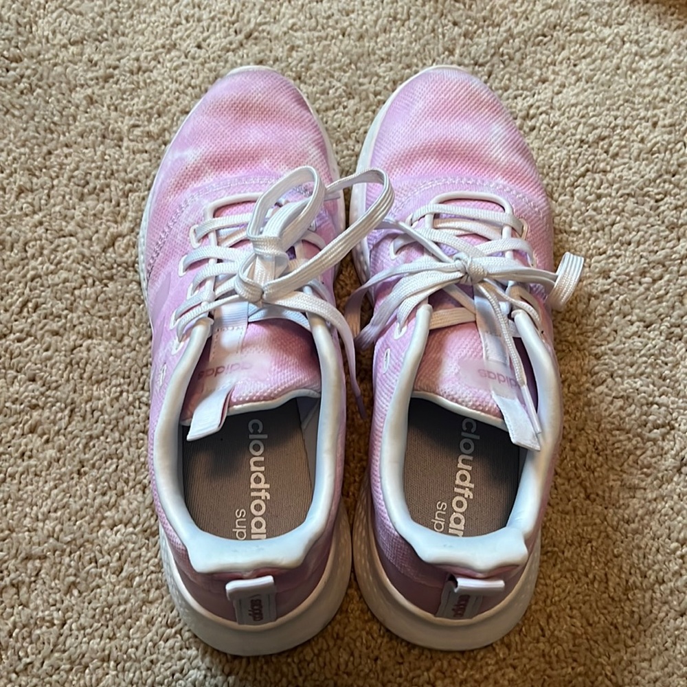 Size 9.5 pink tie dye cloudfoam